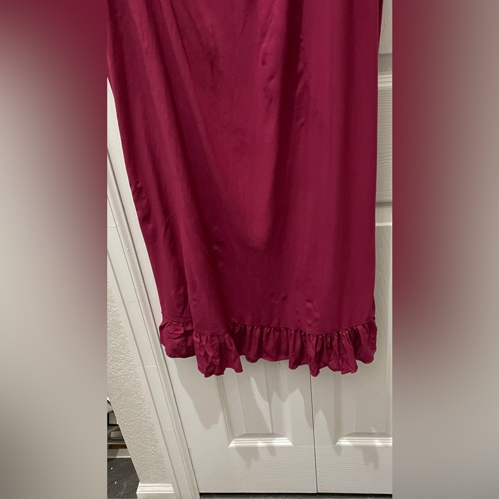 🦋Elegant Burgundy midi Dress ~ crochet design in front, ruffled on the bottom. - Picture 4 of 9
